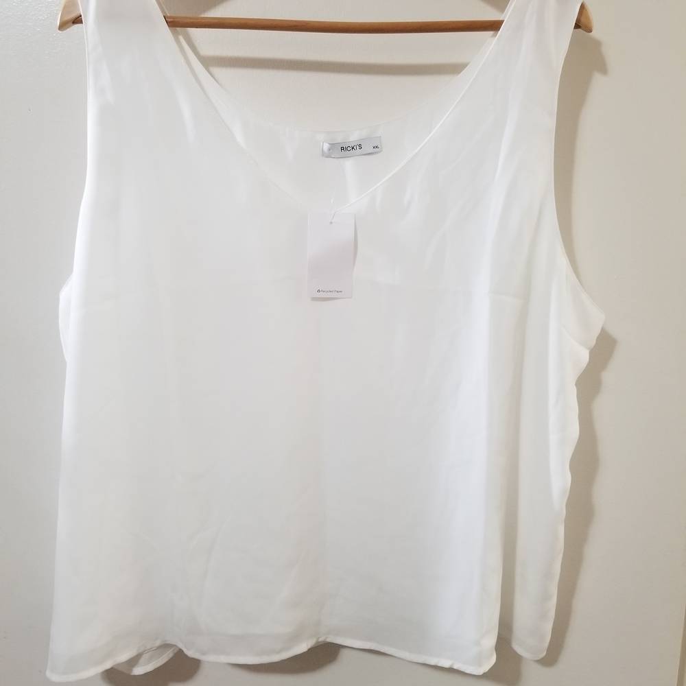 Plus Size Women's White Sleeveless Top XXL